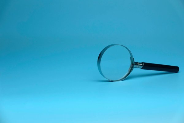 Quels sont les avantages de la location d'un bateau sans permis pour explorer les calanques de Marseille ?